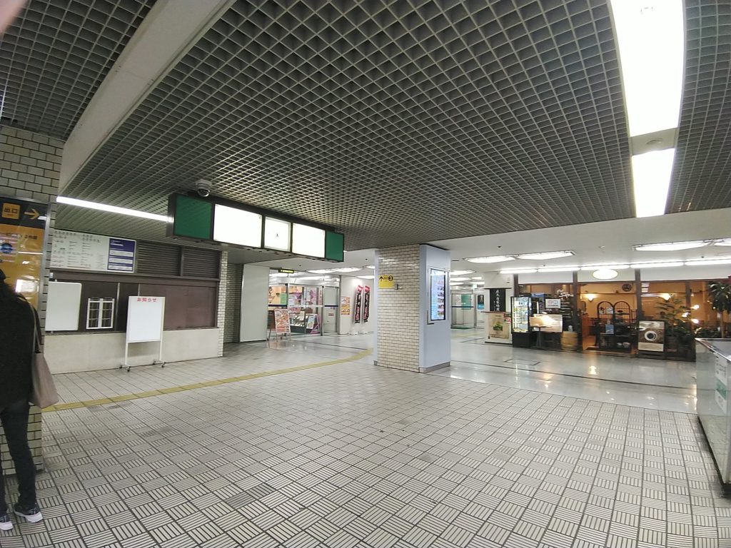 堺筋本町駅の東改札を出たところ