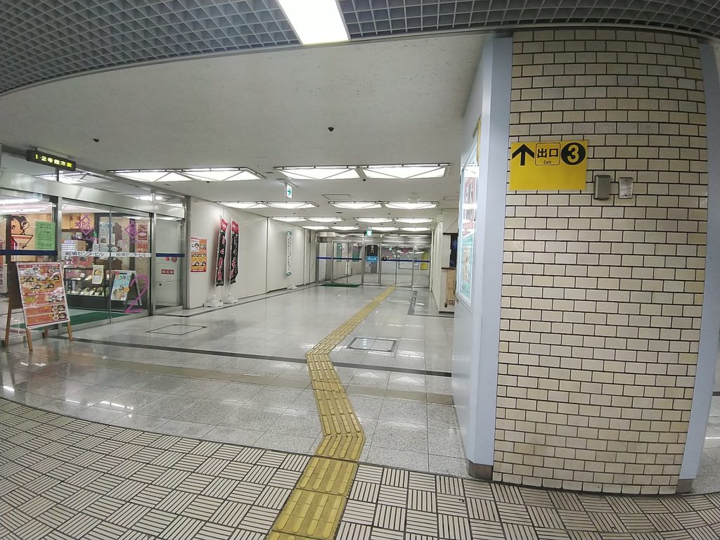 堺筋本町駅東改札を出て3番出口へ